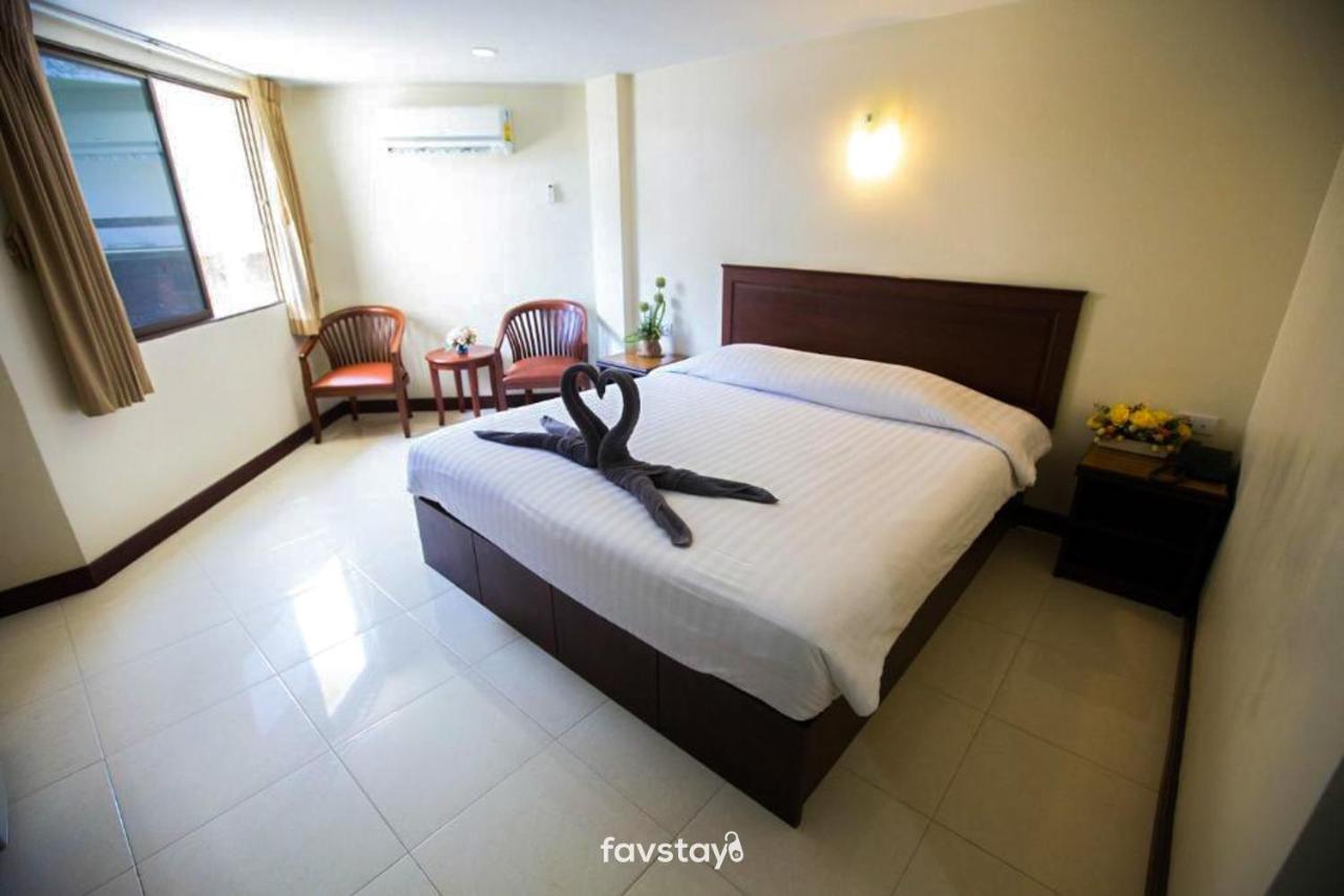 Twin Palms Suites And Residence 파타야 외부 사진